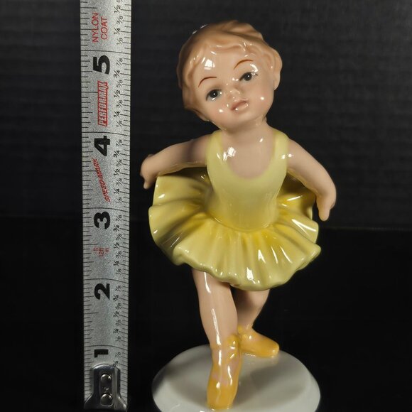 Cosmos Gifts Fine Porcelain Yellow Tutu, Ballerina Girl Figurine Beautiful ! - Picture 8 of 10